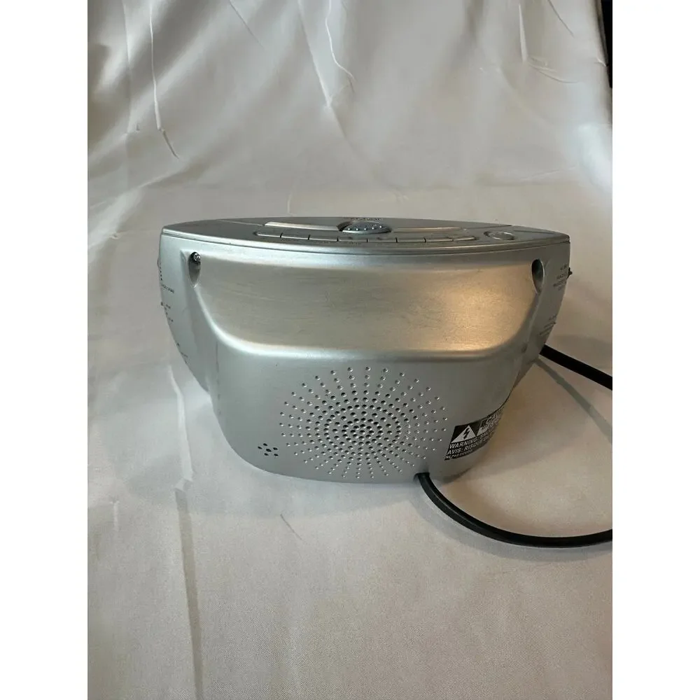 Emerson research, dual alarm clock radio